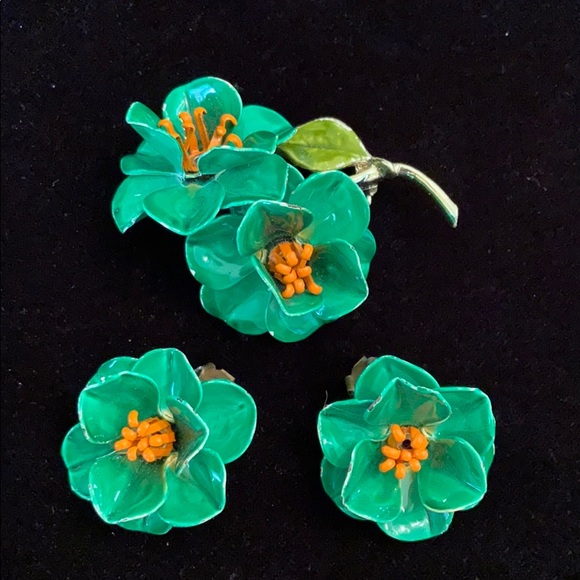 Vintage Jewelry - Vintage 60’s flower and clip on earring set